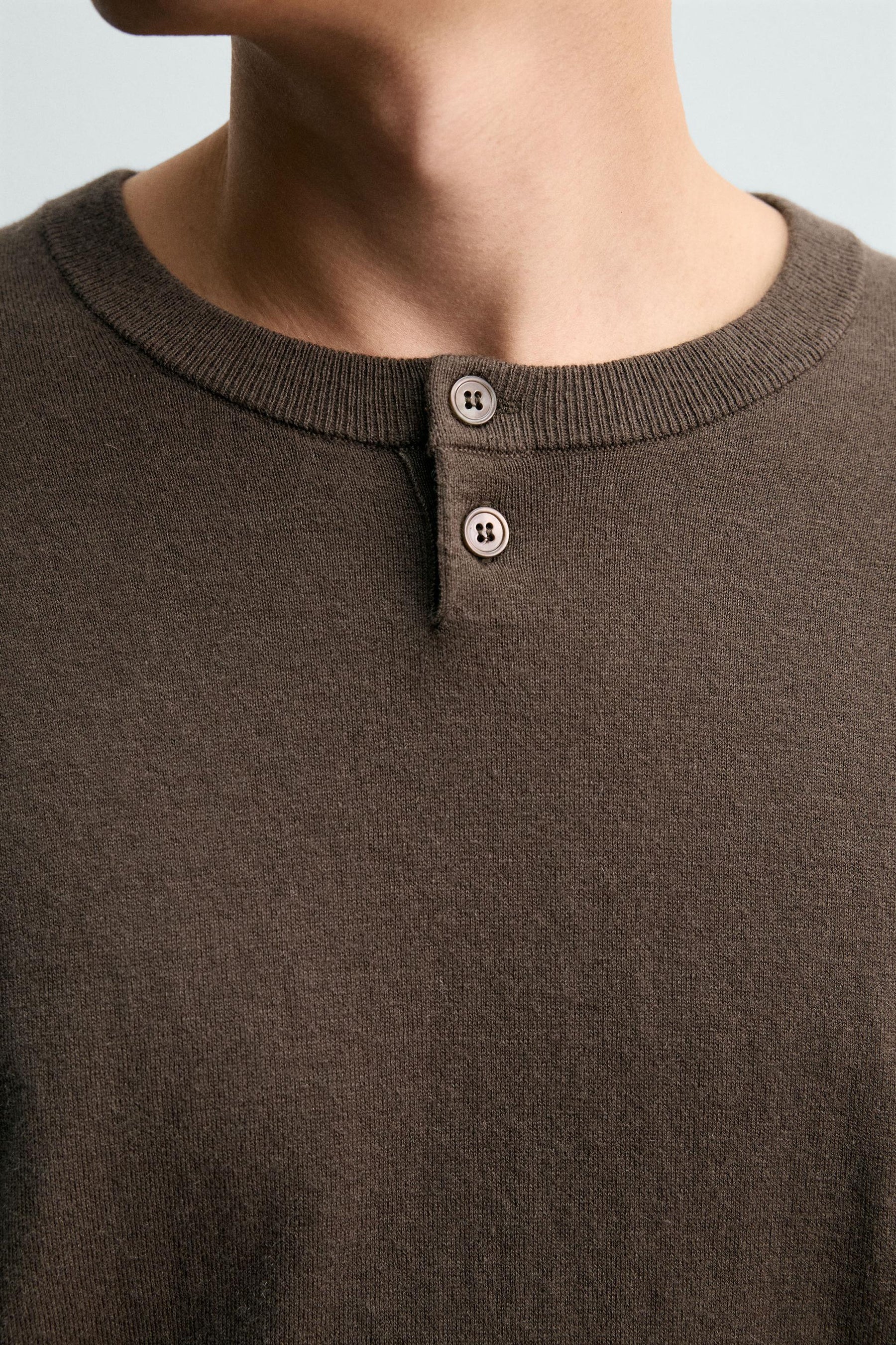 COTTON - CASHMERE BUTTONED NECK JUMPER - Image 5
