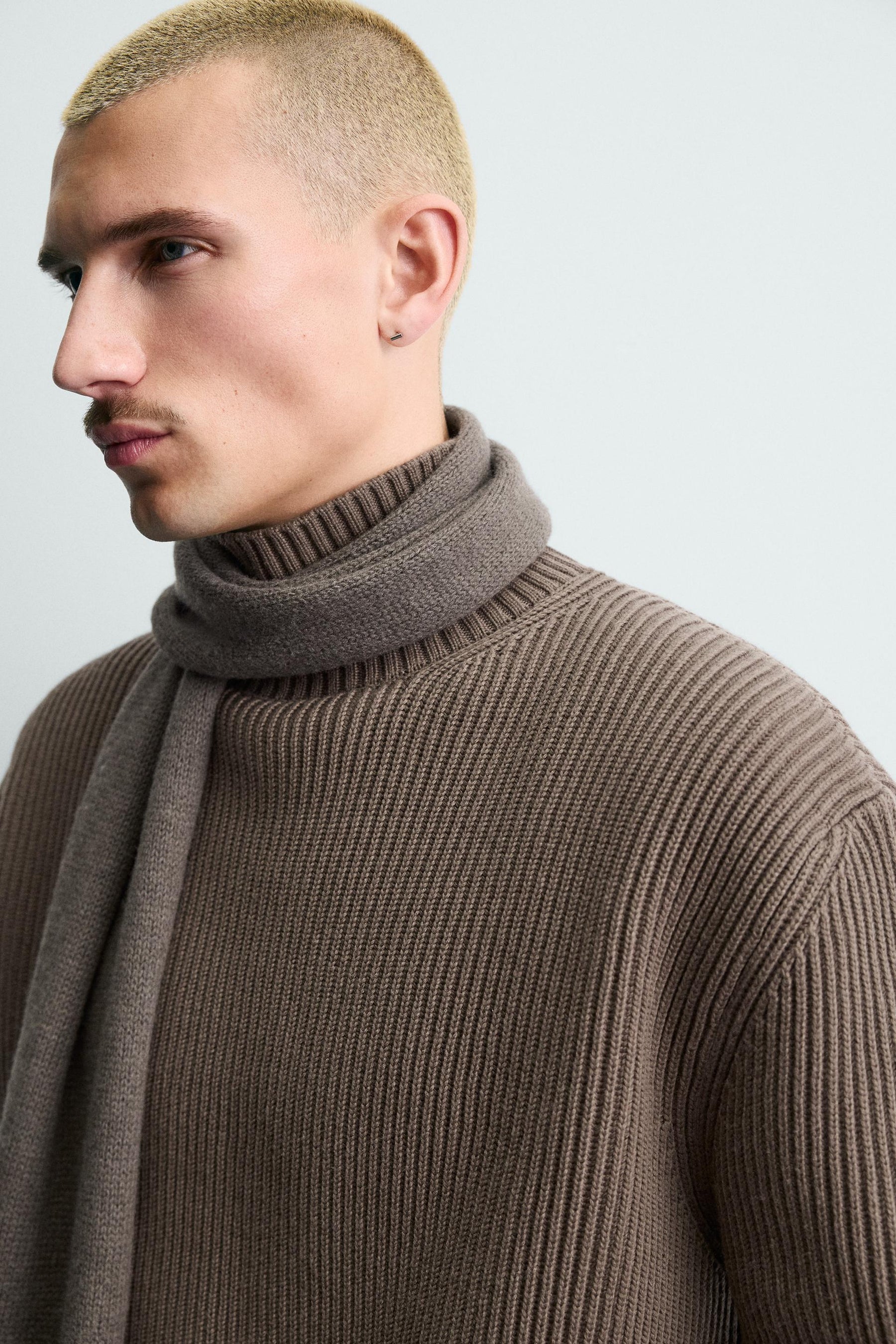 HIGH NECK TEXTURED JUMPER - Image 5