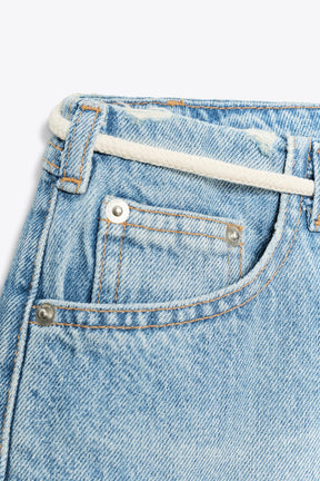 Hüftig geschnittene Denim-Bermudashorts