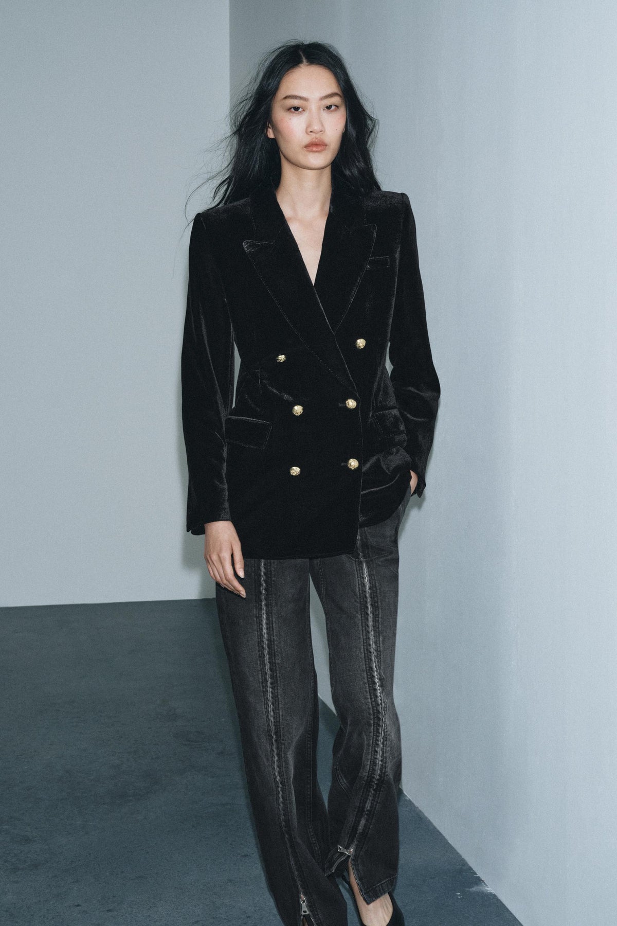 Jeans mit weitem Bein und mittelhohem Bund