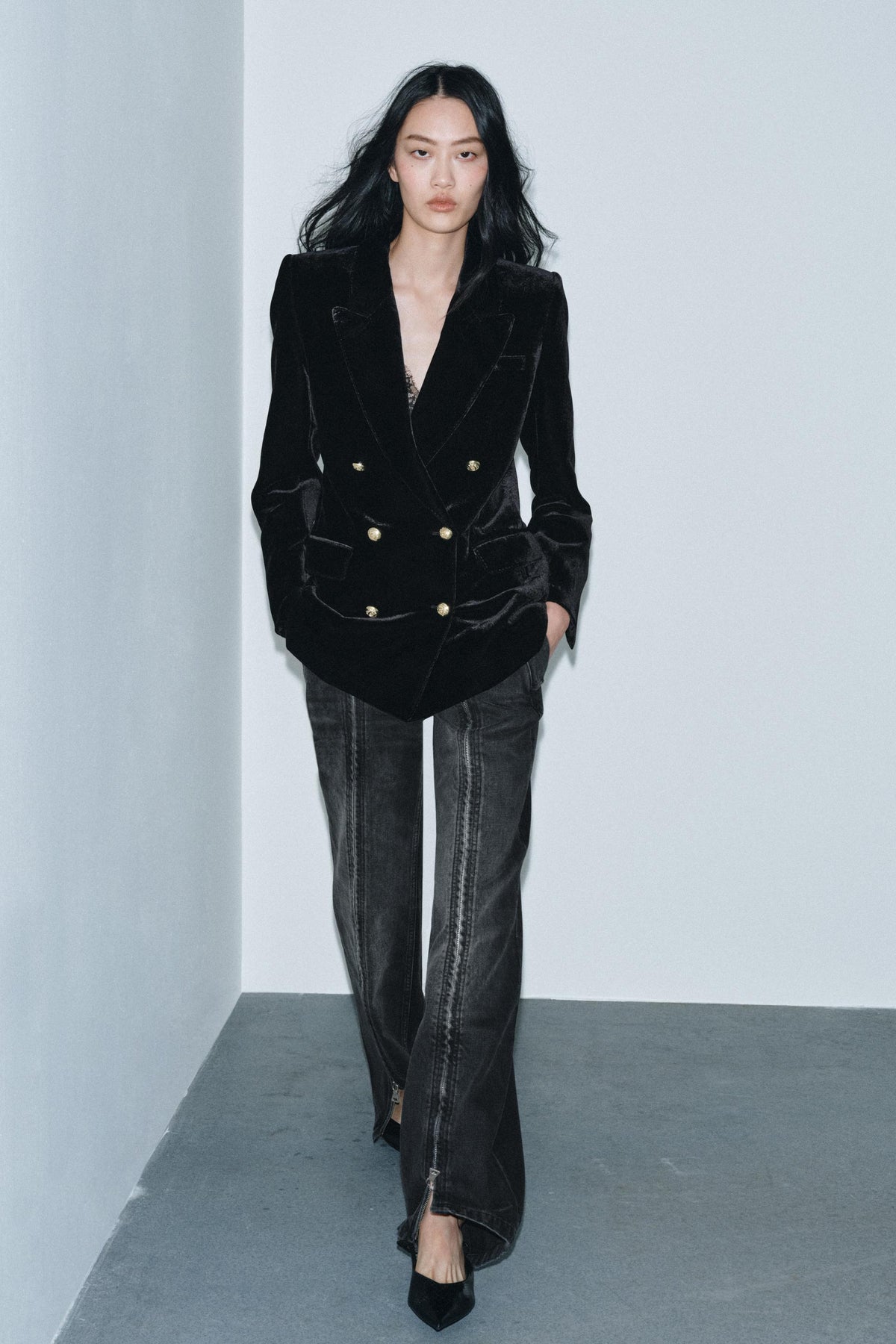 Jeans mit weitem Bein und mittelhohem Bund