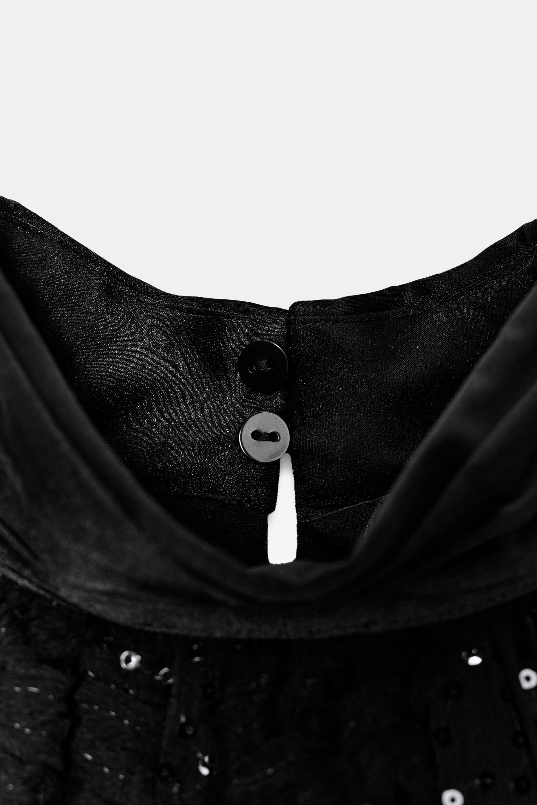 Pailletten-Top mit asymmetrischem Schnitt