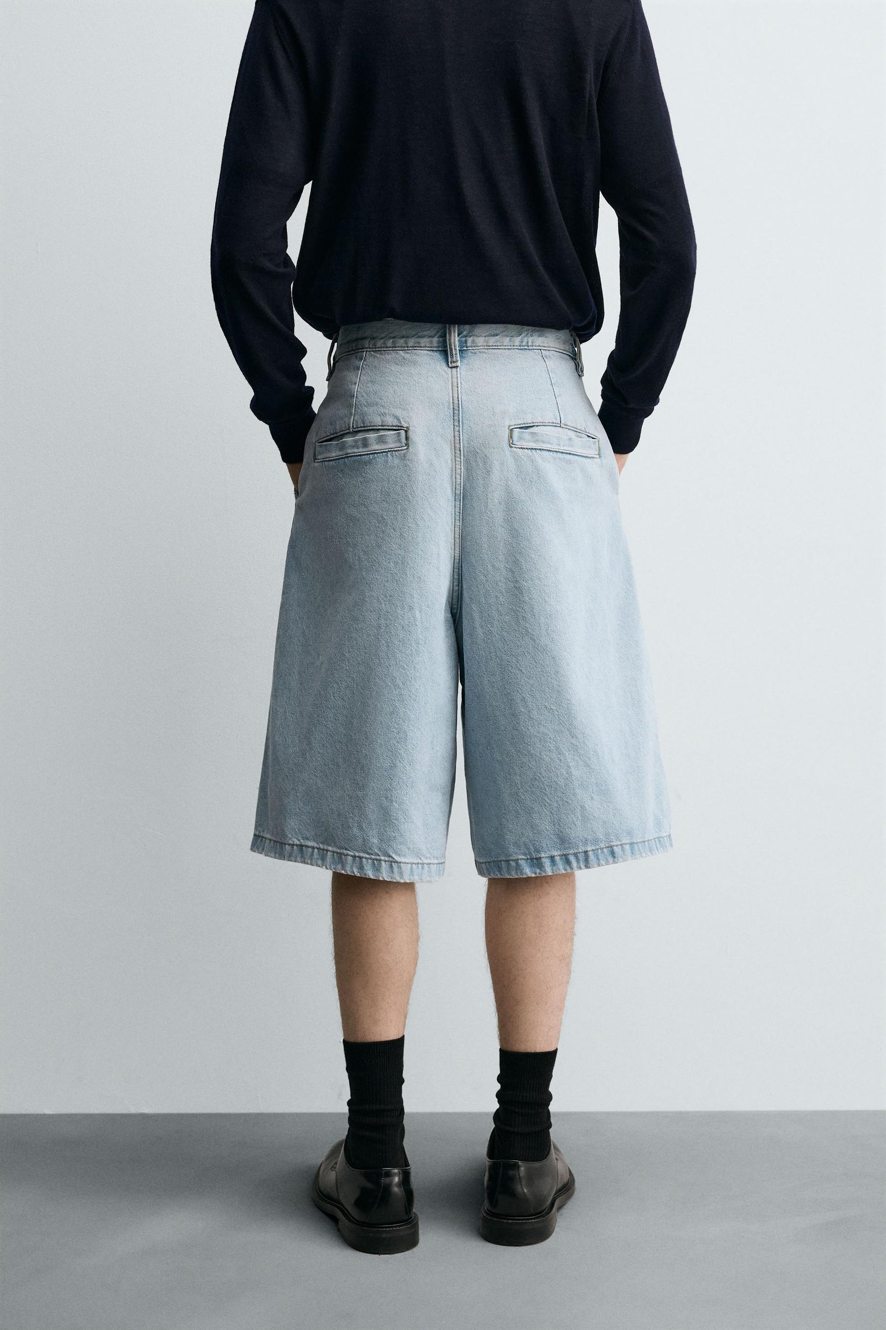 PLEATED RELAXED FIT DENIM BERMUDA SHORTS - Image 3