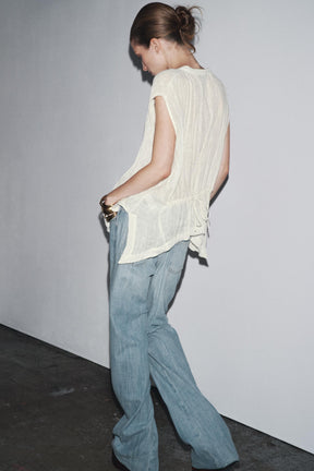 Hüftjeans mit ausgestelltem Bein