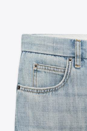 Hüftjeans mit ausgestelltem Bein