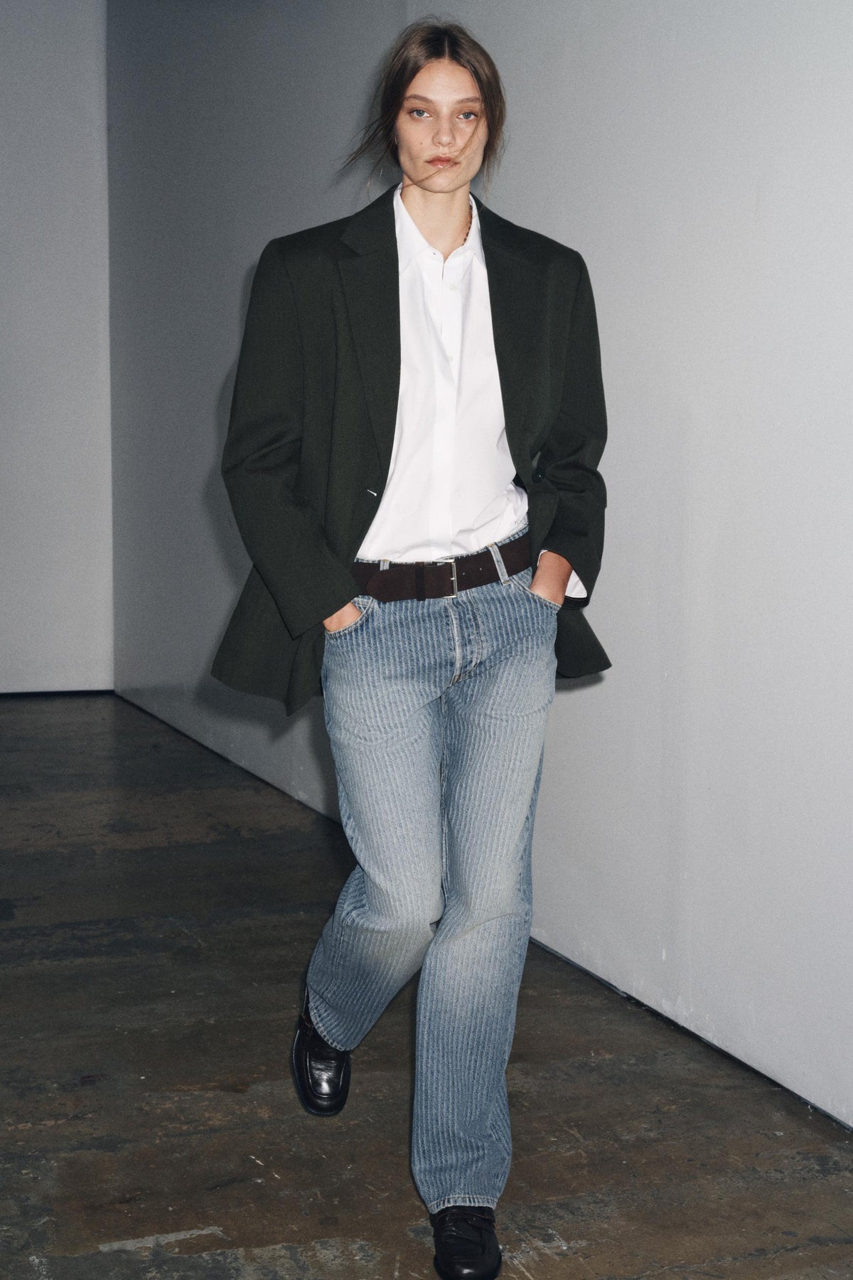 Gestreifte Jeans mit geradem Bund und mittlerer Taille