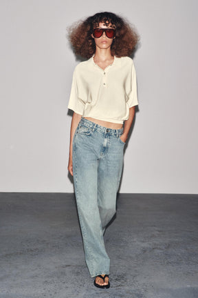 Relaxed Mid-Waist Jeans