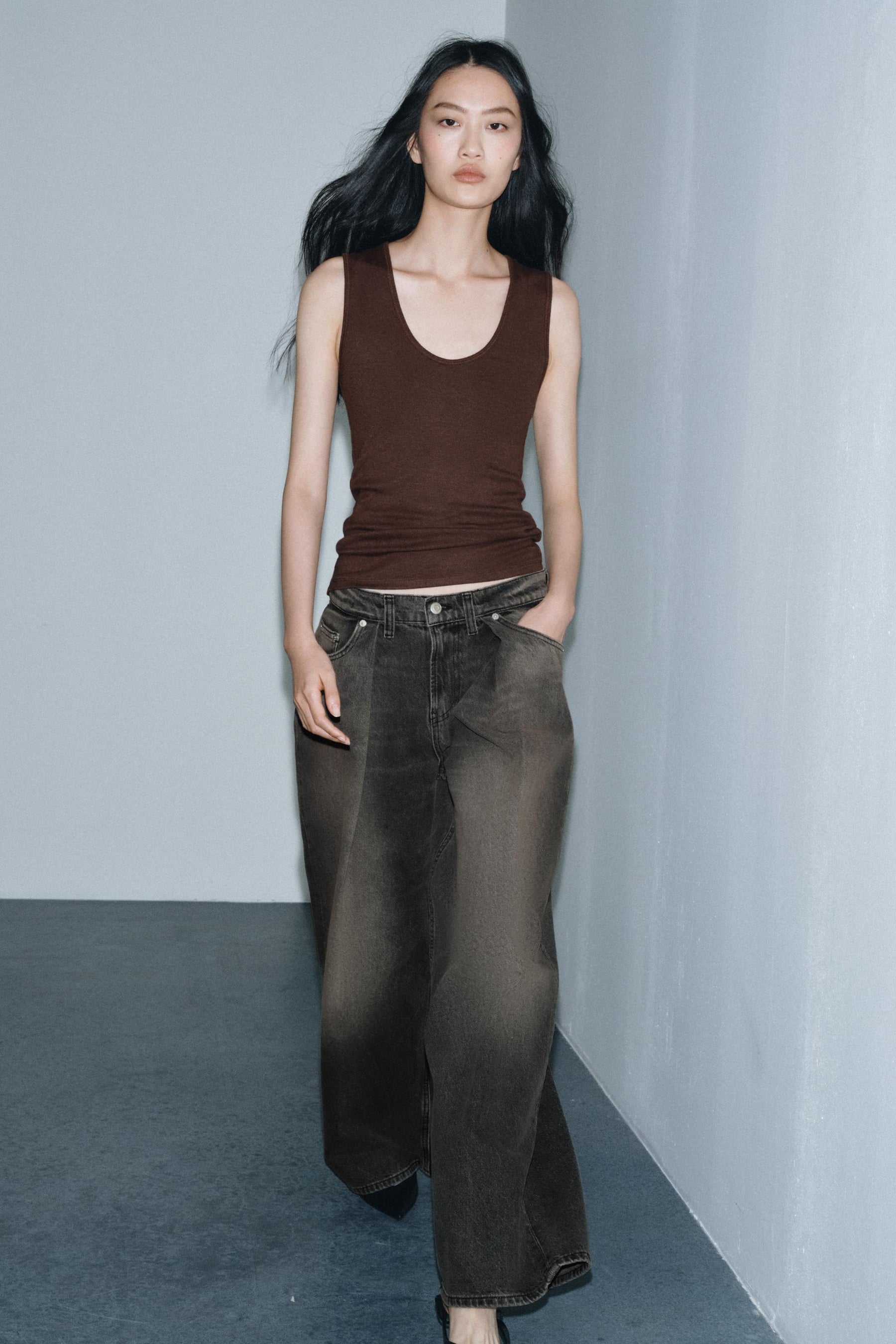 Weit geschnittene Jeans mit mittelhohem Bund