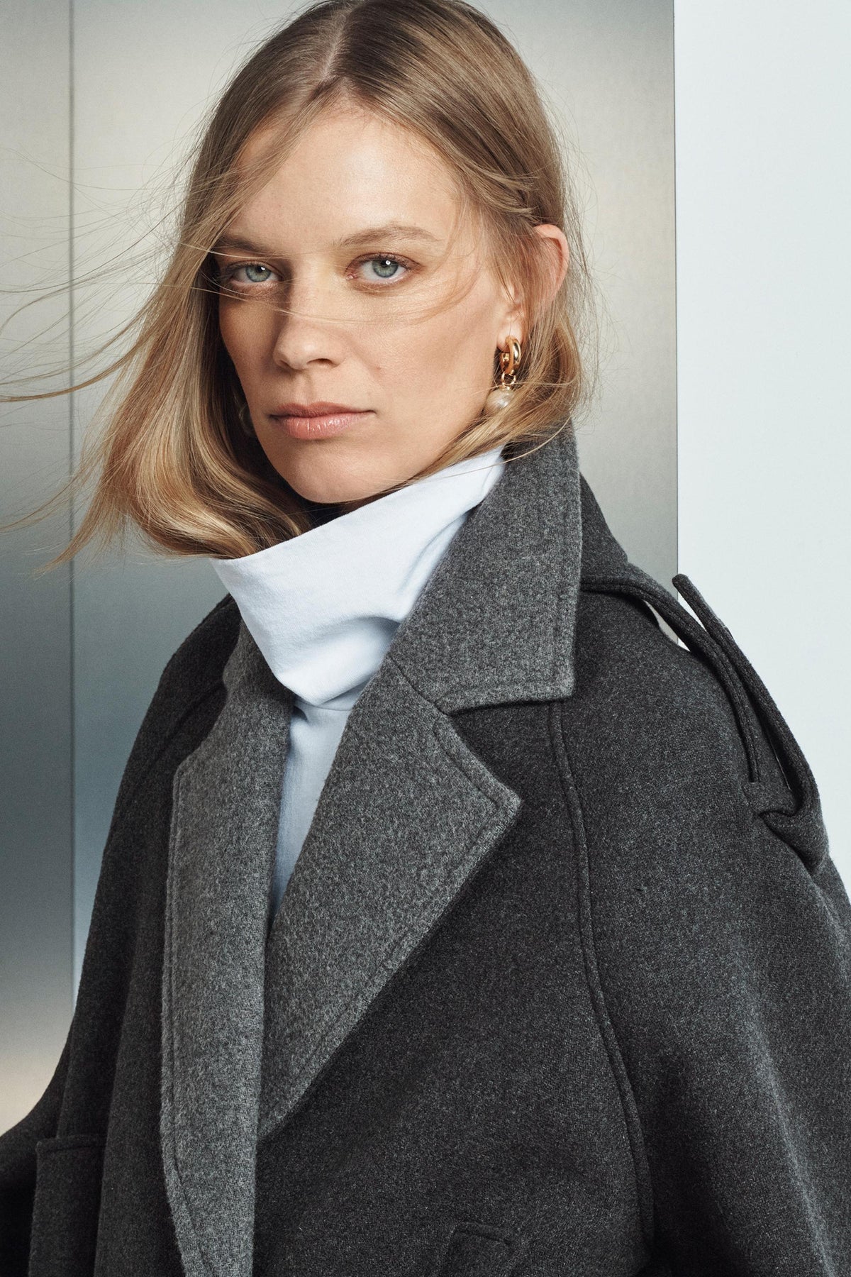 T-Shirt mit hohem Kragen