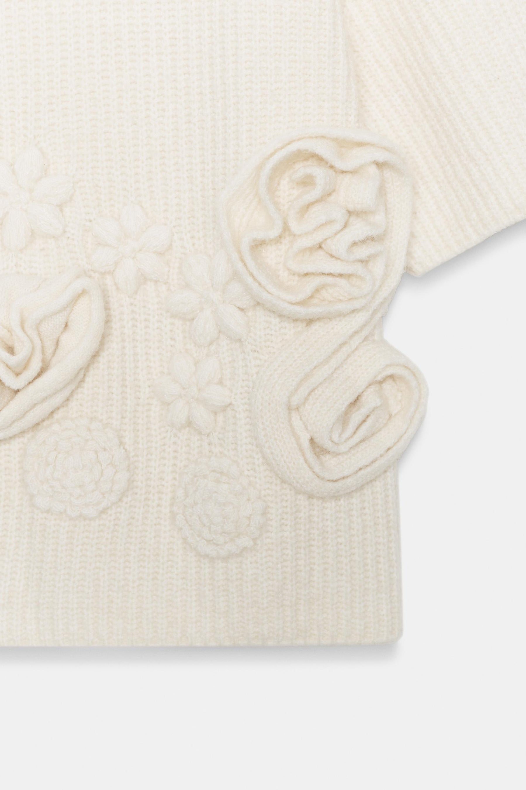 STRUKTURIERTER BLUMENPULLOVER