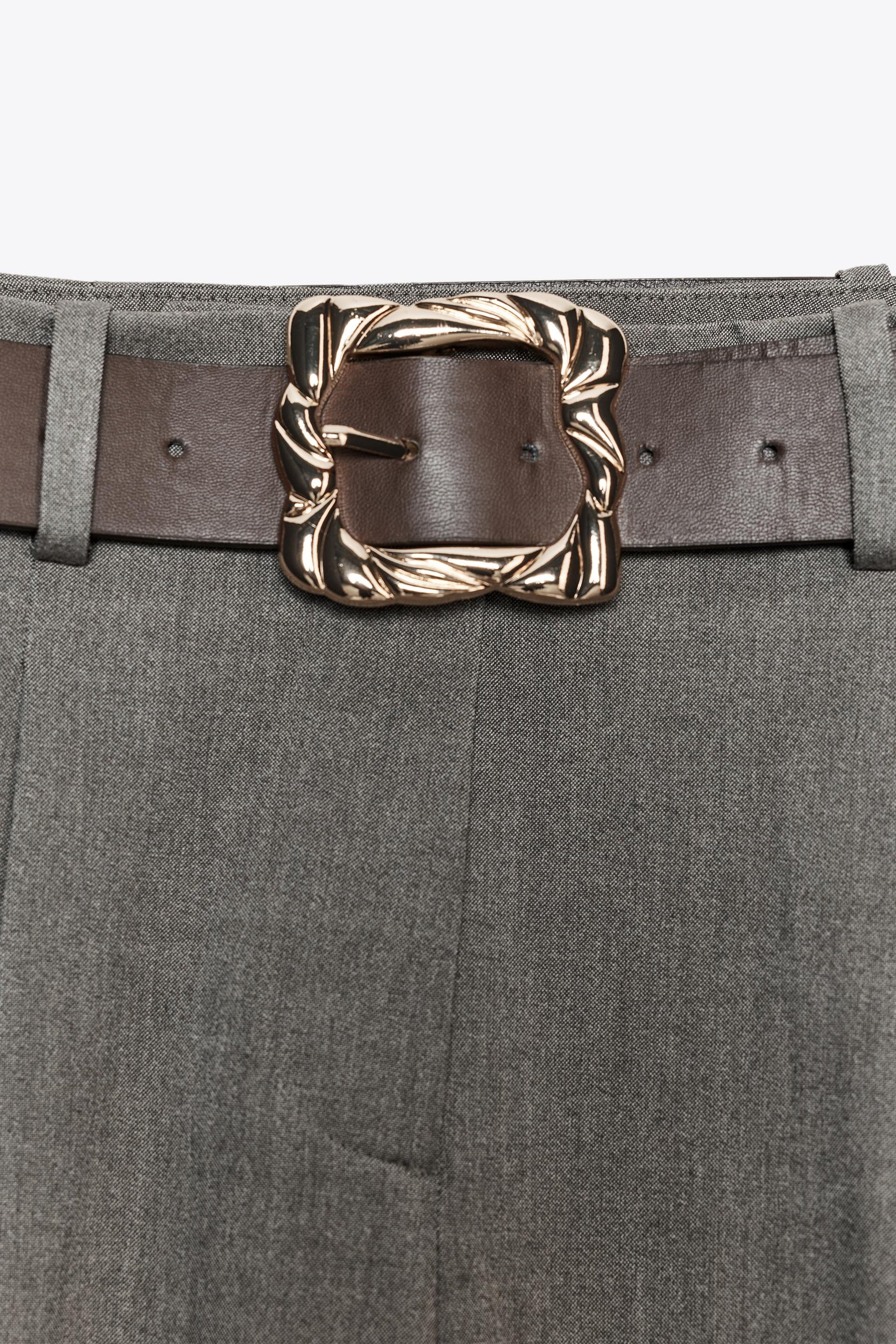 Gerade geschnittene Hose mit Gürtel