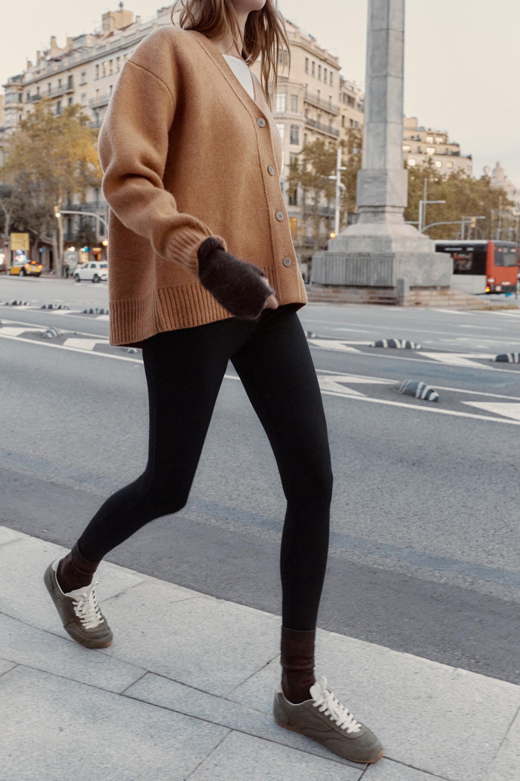 ÜBERGROSSER WOLLSTRICKBAND