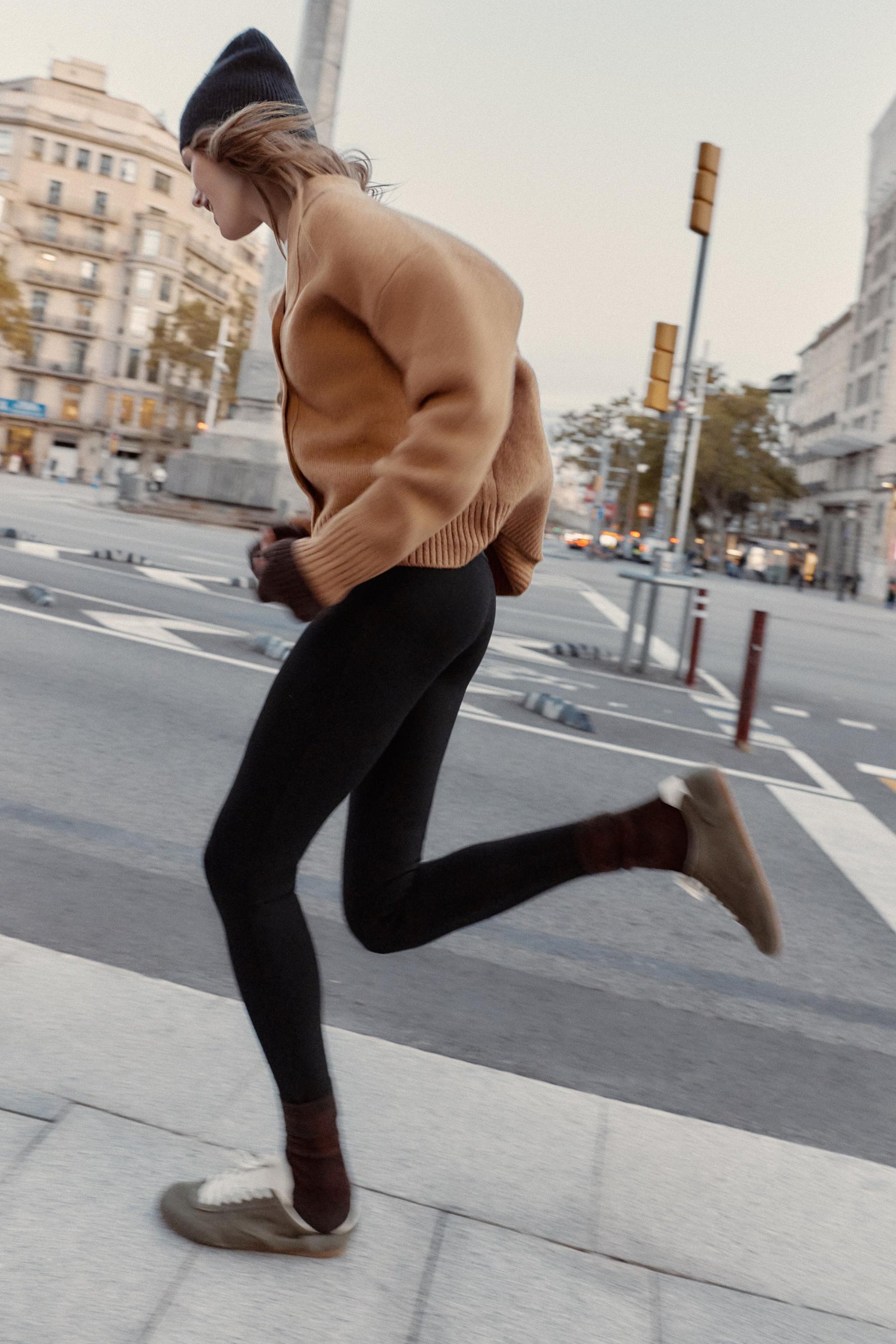 ÜBERGROSSER WOLLSTRICKBAND