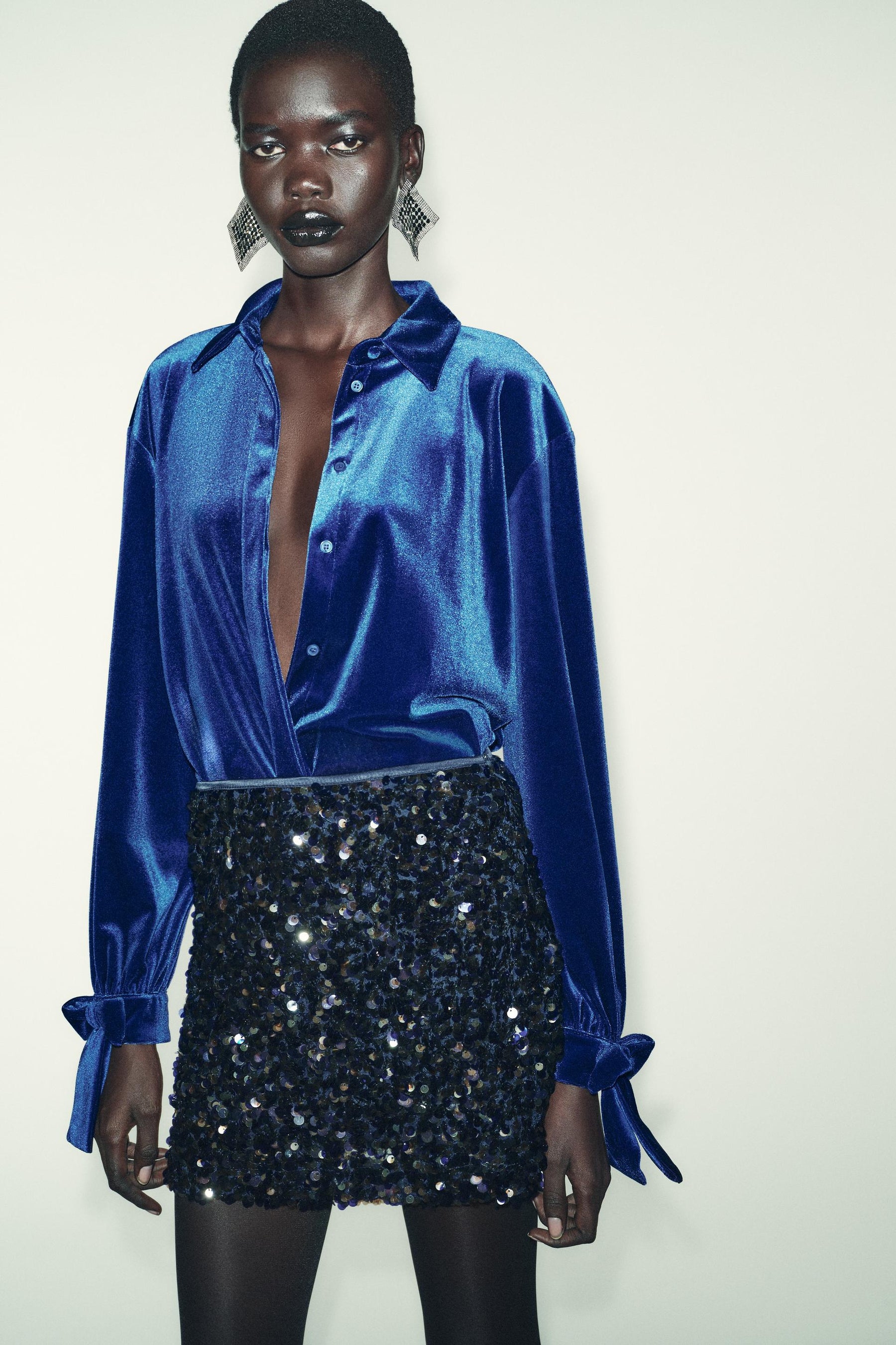 Samthemd mit Bindeband vorne