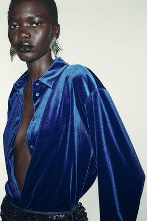 Samthemd mit Bindeband vorne