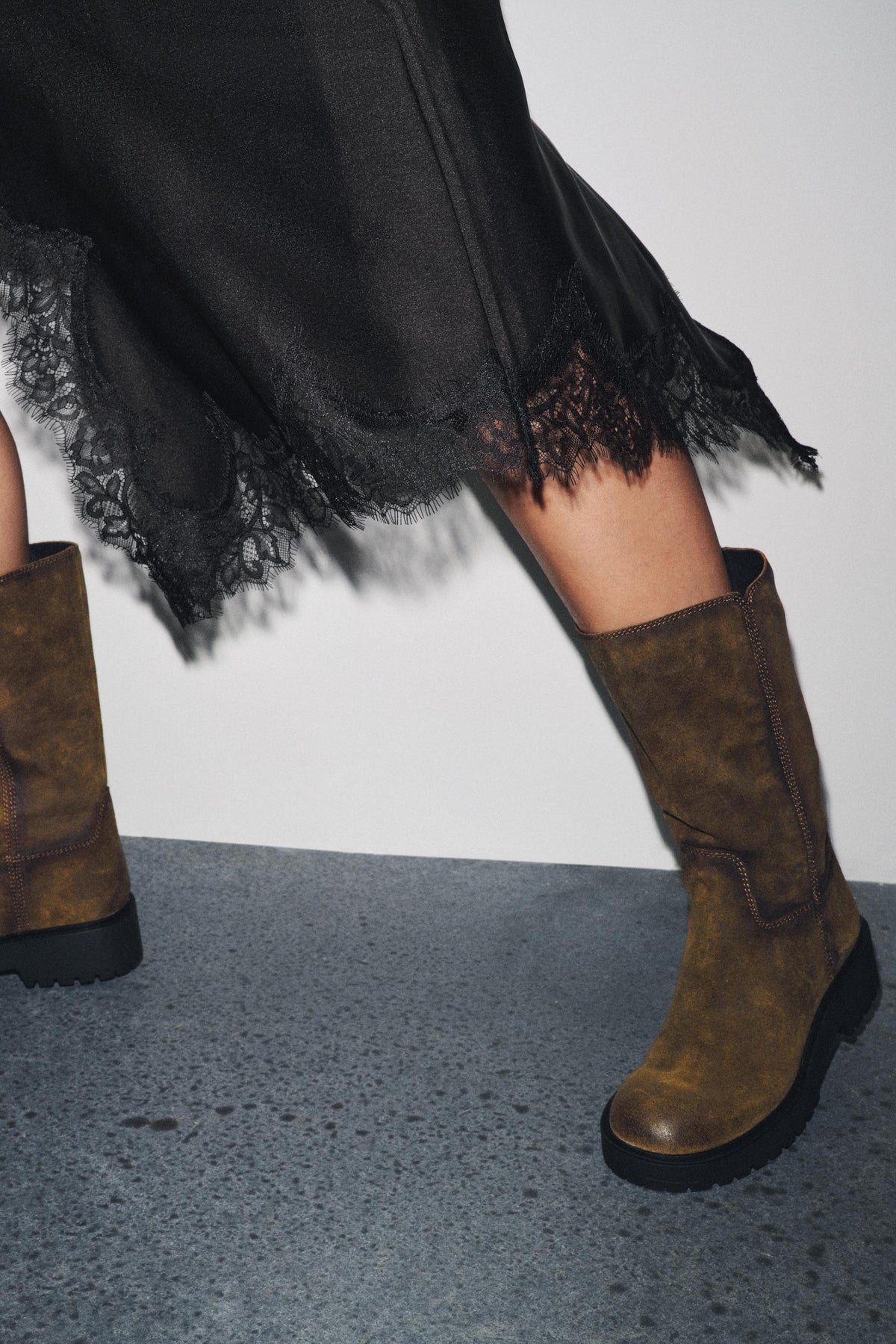 WILDLEDER-ANGLE-BOOTS