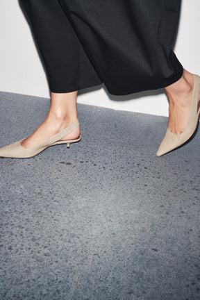 Slingback-Schuhe mit Kitten-Heel