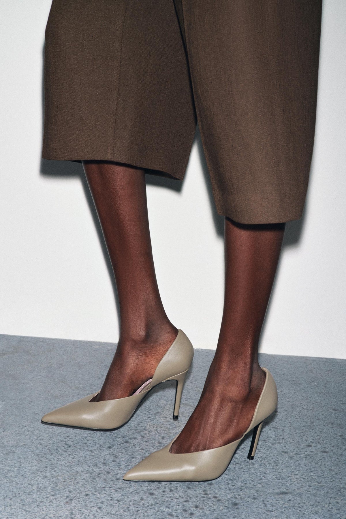Lederschuhe mit hohen Absätzen