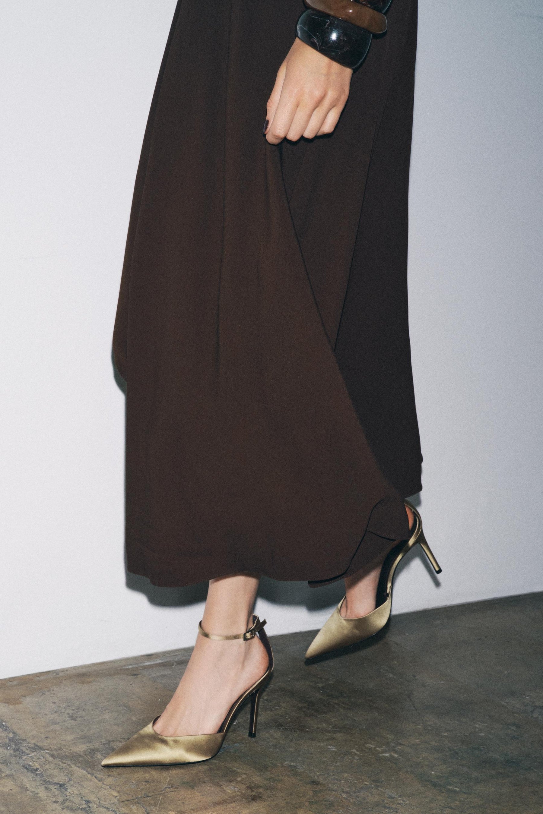 Satin-Riemchenschuhe mit hohem Absatz