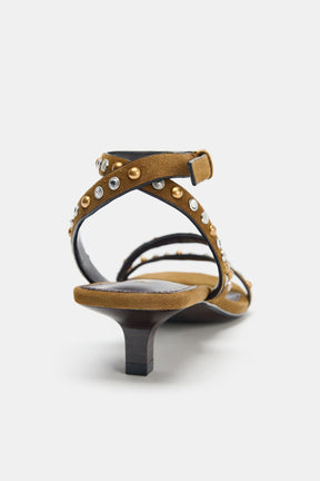 Sandalen mit Kitten-Heel und Nieten