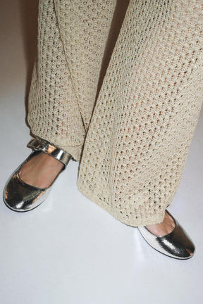 Ballerinas aus Metallic-Leder