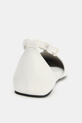 Ballerinas mit Knöchelriemen