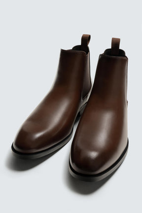 Spitz zulaufende Chelsea Boots