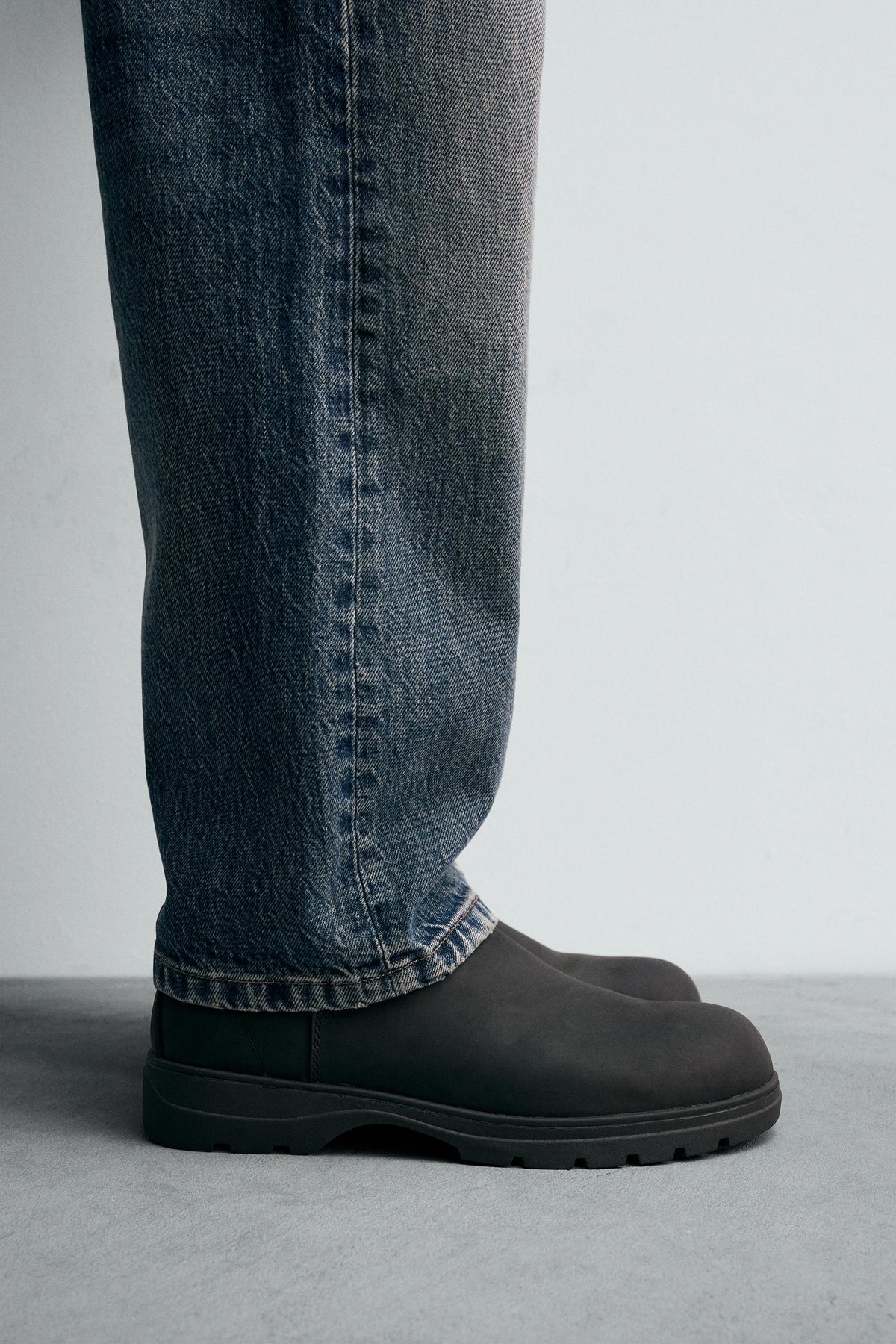 LEATHER CHELSEA BOOTS - Image 1