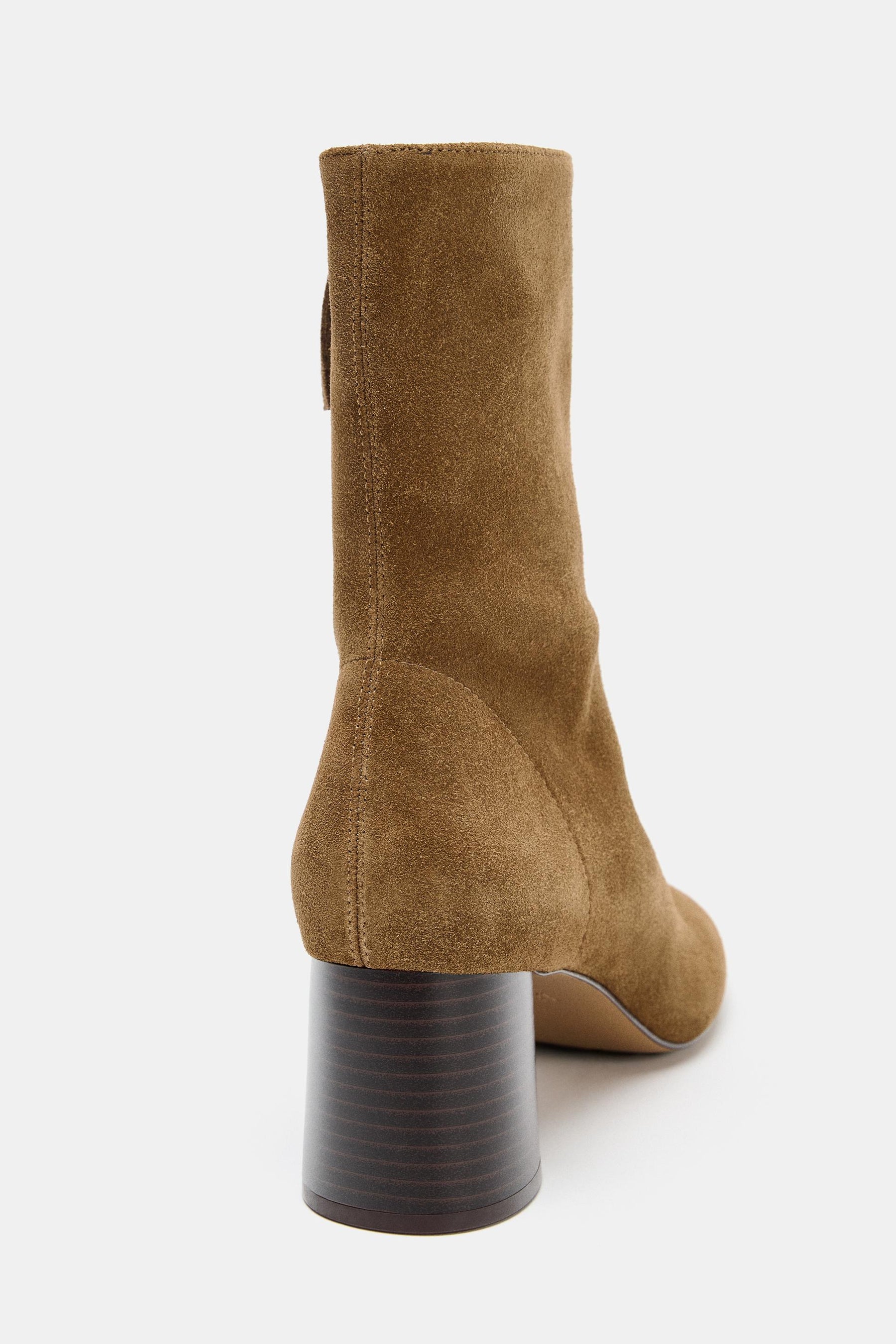 Stiefeletten aus geteiltem Wildleder