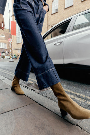 Stiefeletten aus geteiltem Wildleder