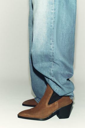 Stiefeletten aus Wildleder mit Absatz