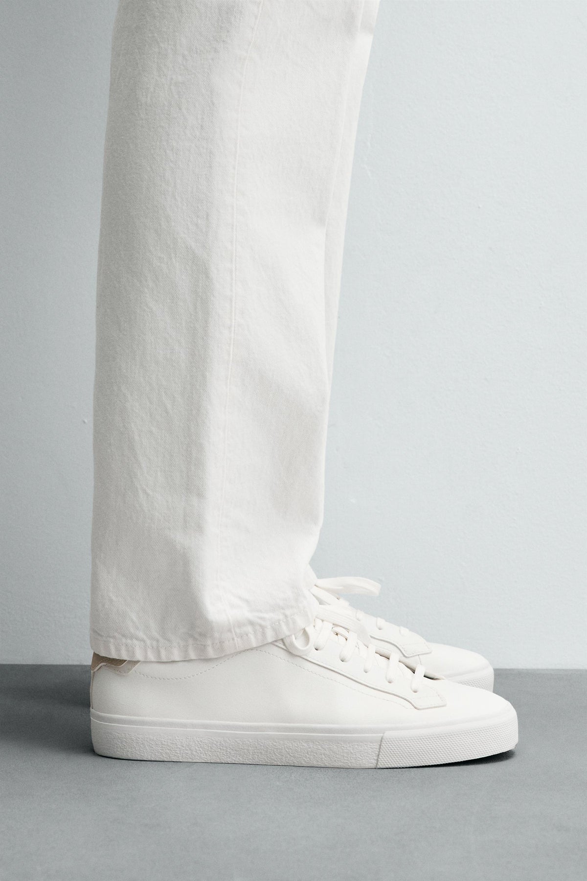 BASIC TRAINERS - Image 1