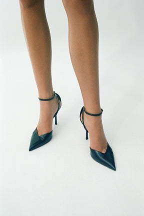 Slingback-Pumps mit Riemen