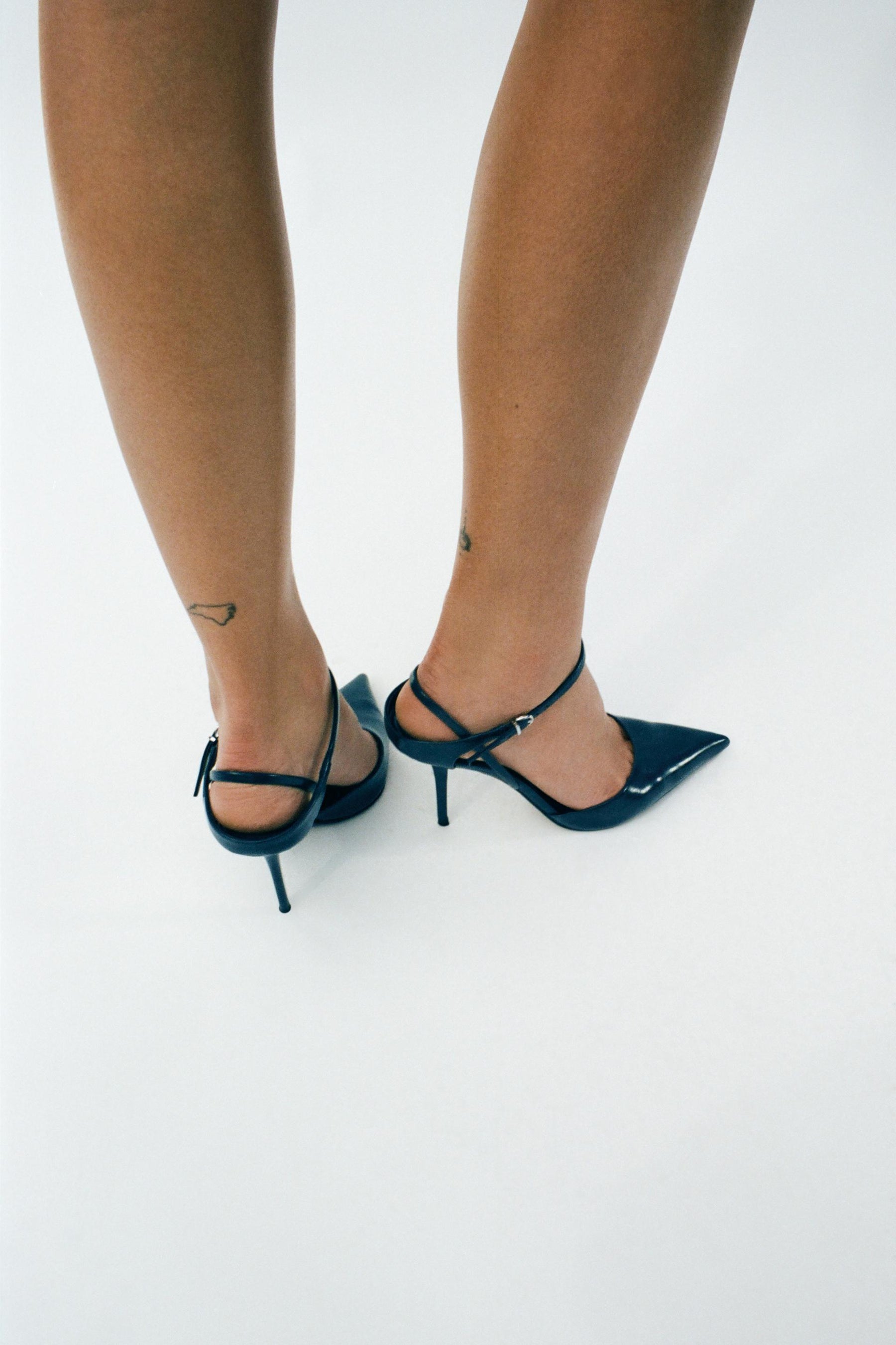 Slingback-Pumps mit Riemen