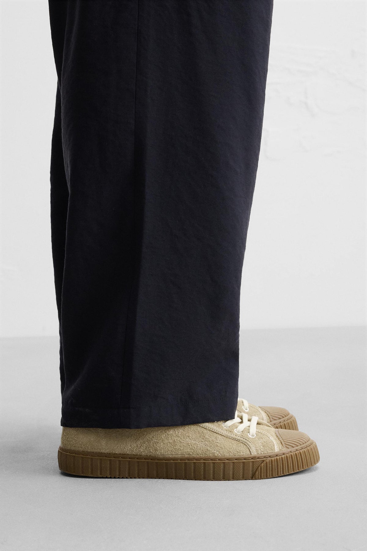 LEATHER TRAINERS WITH CONTRAST SOLE - Image 1