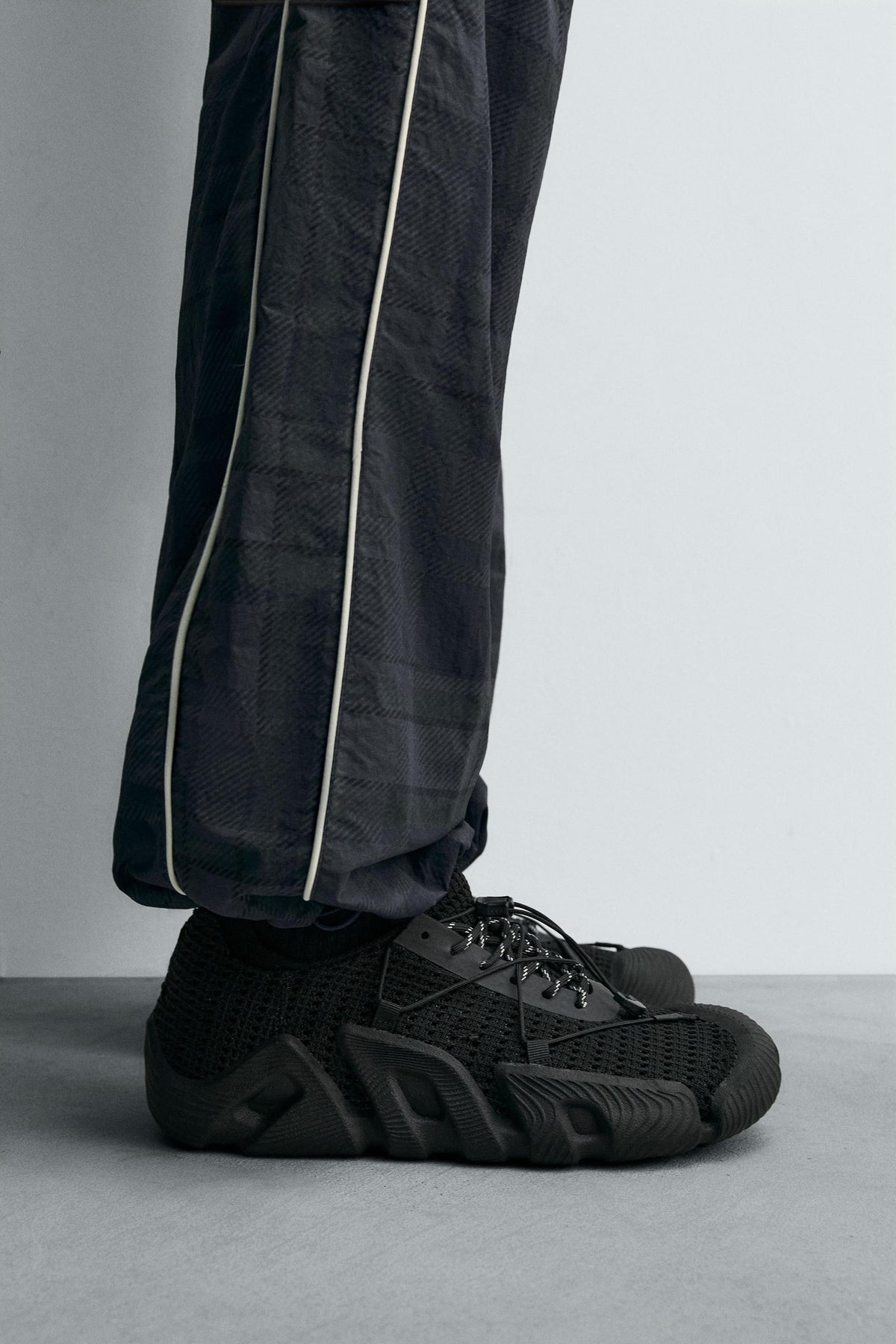 IRREGULAR SOLE TRAINERS - Image 1