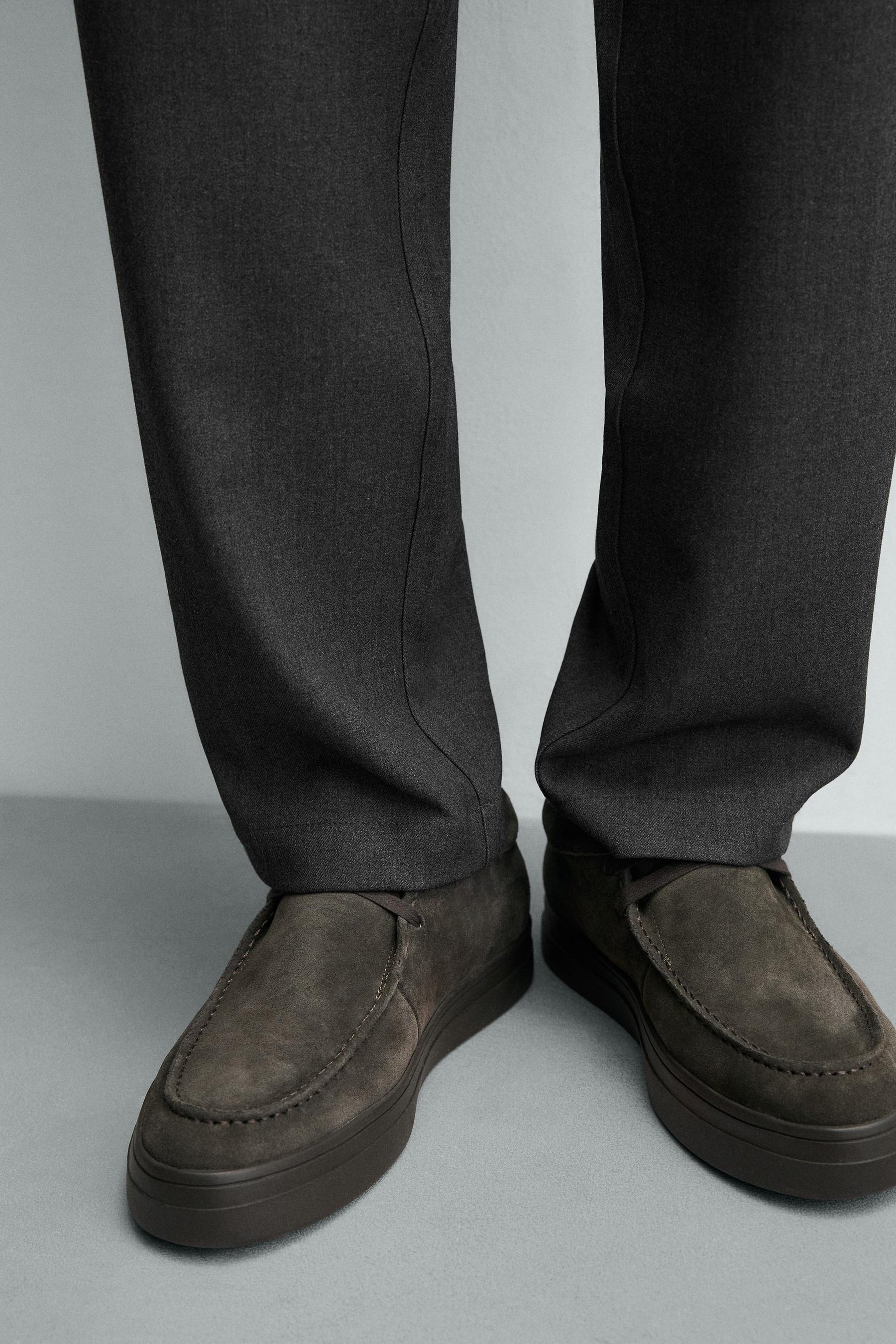 Lederschuhe mit Mokassin-Zehenkappe