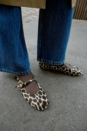 Ballerinas aus bedrucktem Leder