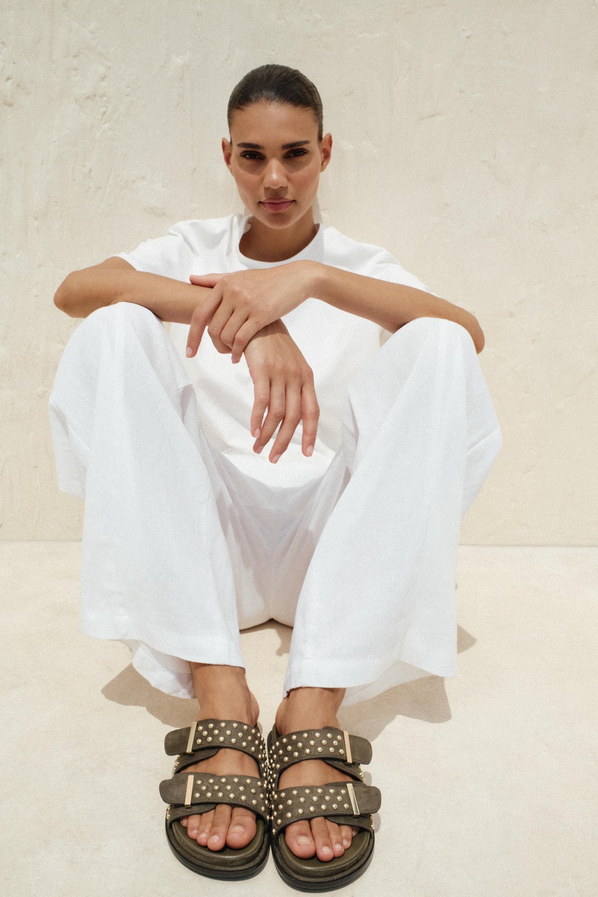 Sandalen mit Nietenschnalle