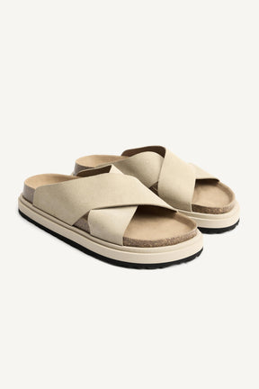 LTHR SNDLS - Image 1