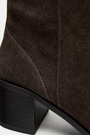 WILDLEDER-STIEFEL MIT BLOCKABSATZ