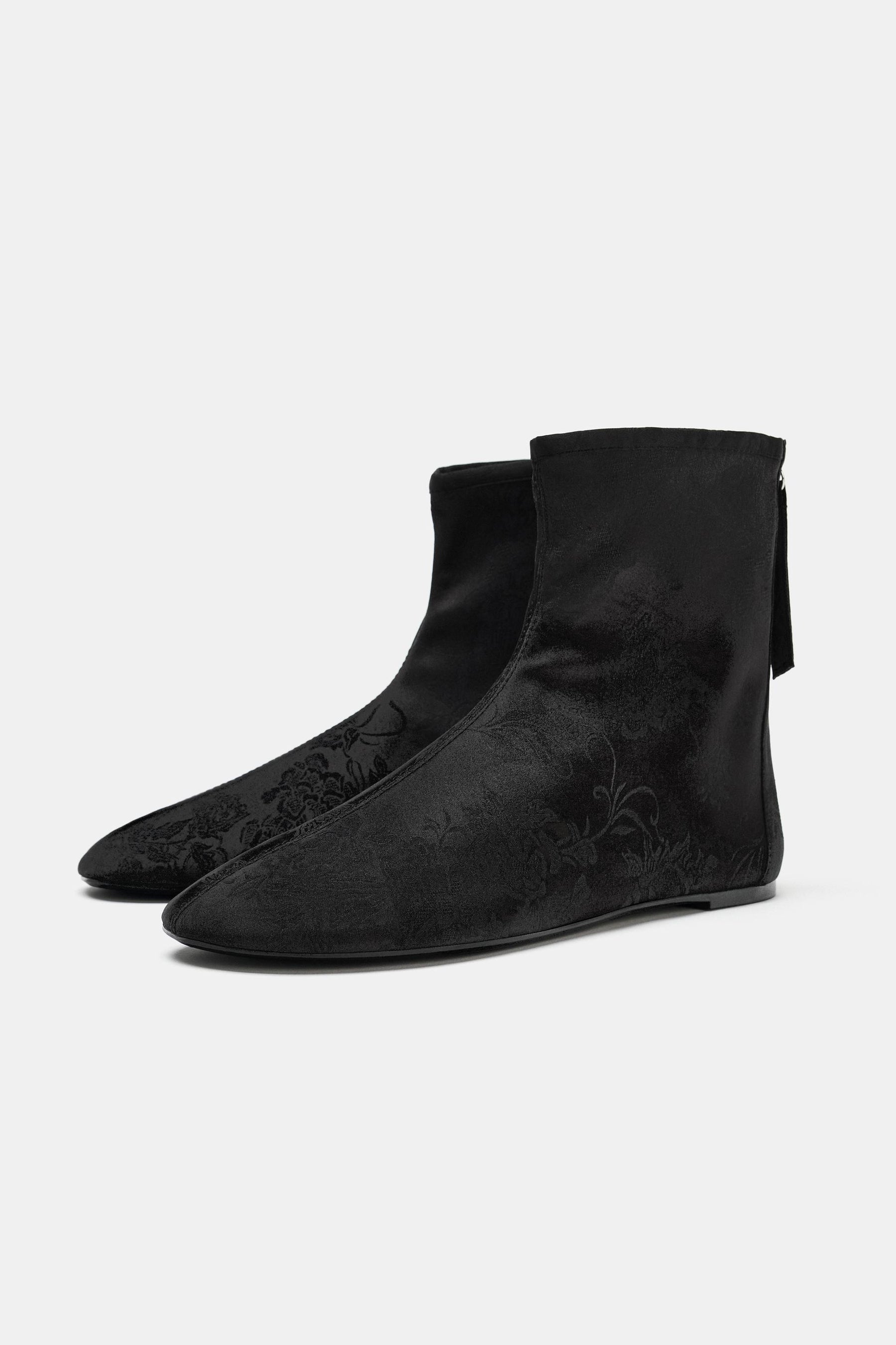 Stiefeletten mit Satin-Effekt