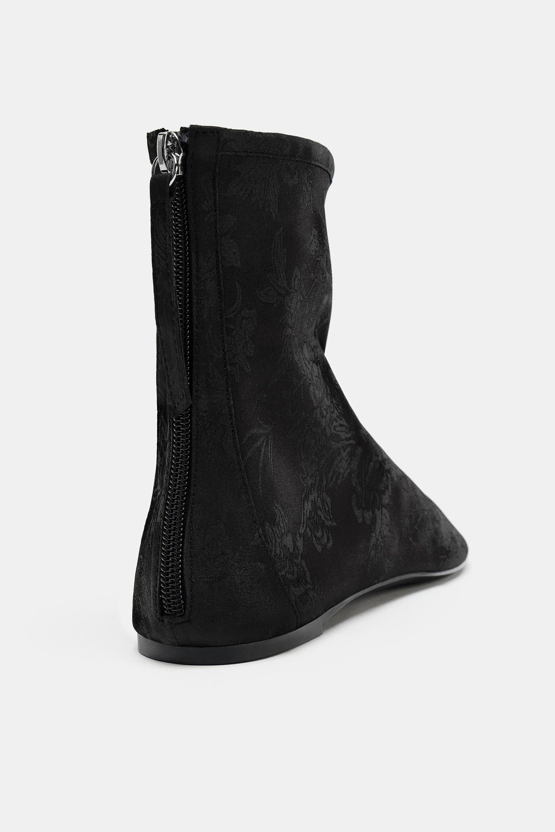 Stiefeletten mit Satin-Effekt