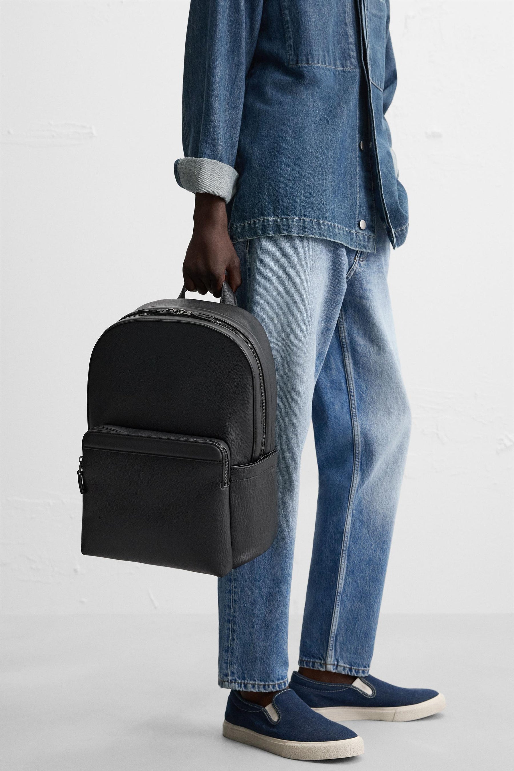 RUCKSACK MIT STRUKTUR