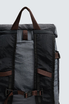 TECHNISCHER RUCKSACK MIT LEDERDETAILS