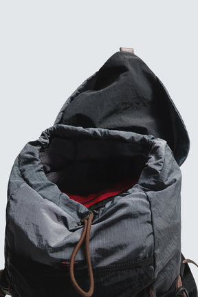 TECHNISCHER RUCKSACK MIT LEDERDETAILS