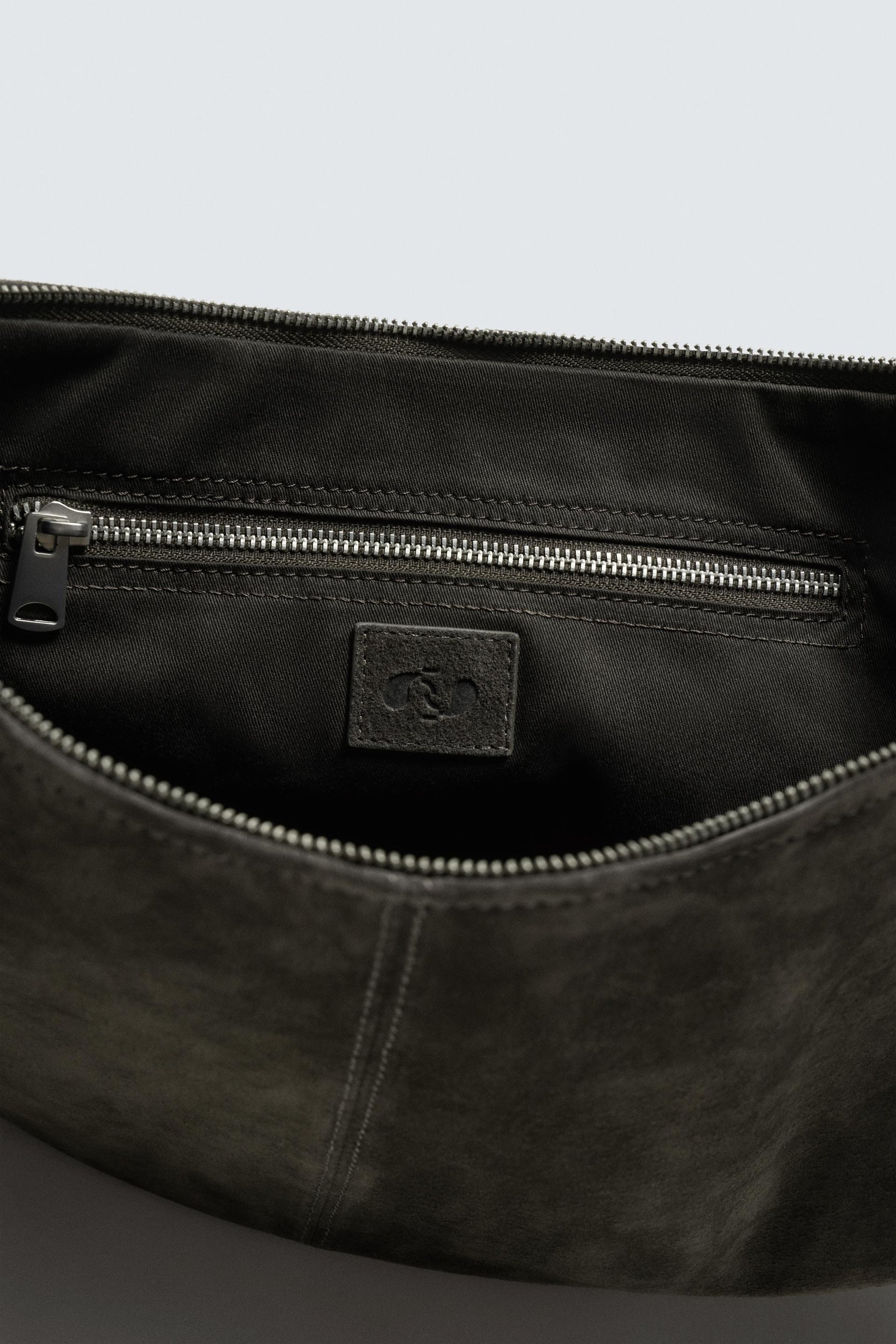 LEATHER SHOULDER BAG - Image 6