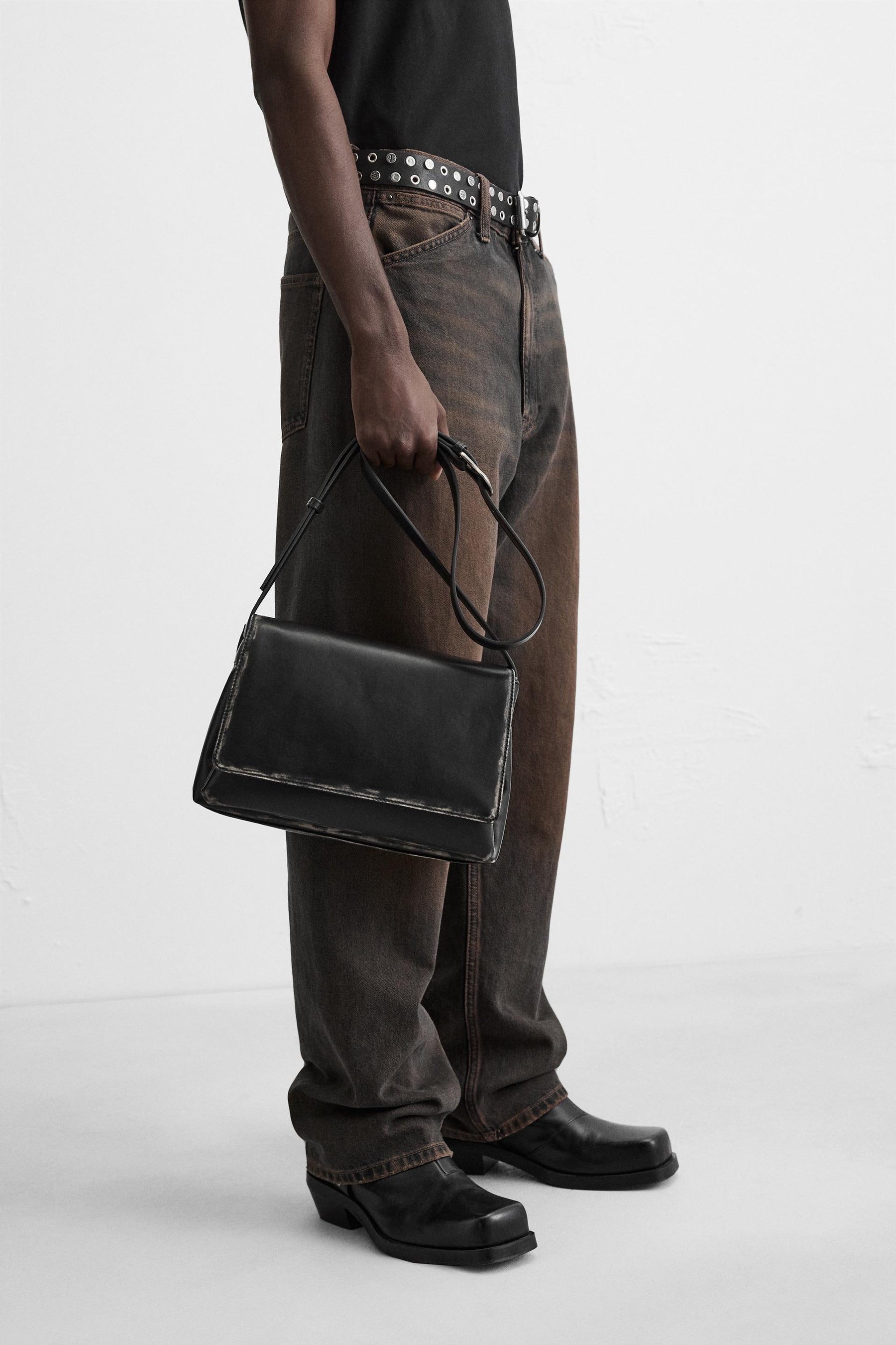 Crossbody-Tasche mit Überschlag im Used-Look