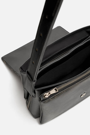 Crossbody-Tasche mit Überschlag im Used-Look