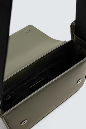 RUBBERISED TEXTURED CROSSBODY BAG - Image 6